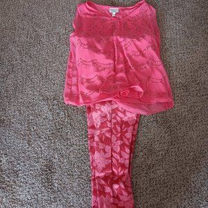 Sleeveless blouse and colored denim pants